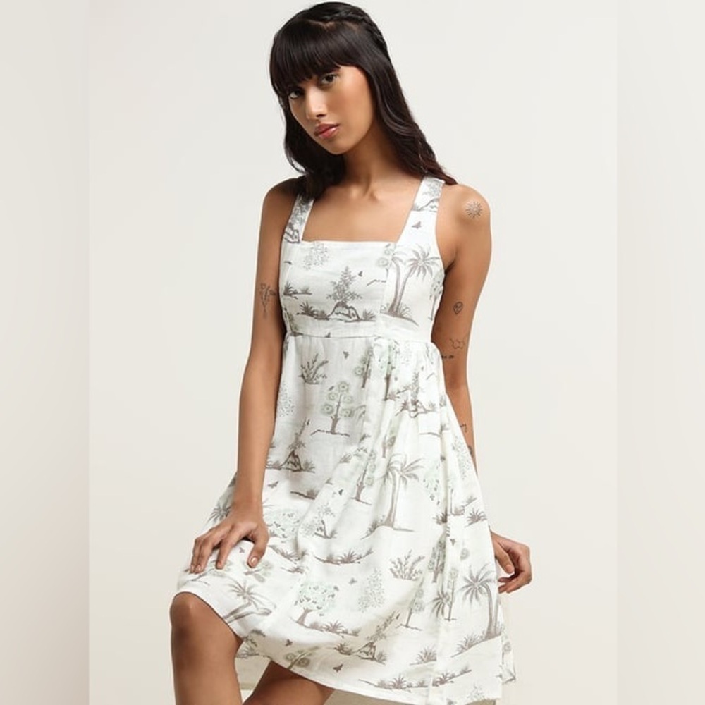 Bombay Paisley Sleeveless Babydoll Printed Dress in White and brown- Large